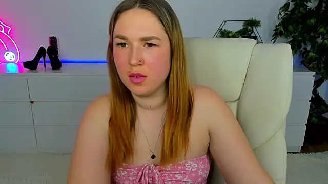 Snapshot of Sofii_darling chatting on March 4, 2026, 5:42 pm Sofii darling online show from March 4, 2026, 5:42 pm