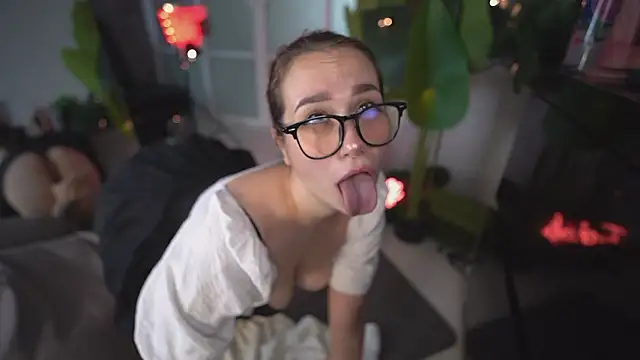 heylixie   online show from February 15, 2026, 6:25 am