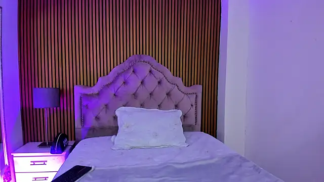 Starbutterflyy  online show from November 14, 2025, 4:05 am