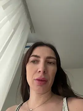 Snapshot of AmandaStoun chatting on February 11, 2026, 11:10 am AmandaStoun online show from February 11, 2026, 11:10 am