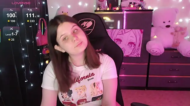 AmyVibess online show from October 7, 2025, 8:10 pm