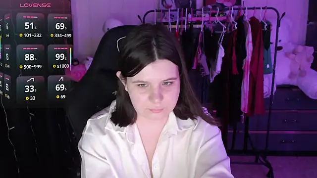 AmyVibess online show from June 12, 2026, 6:05 pm