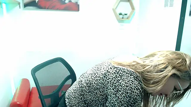 DIVAX MONSERRAT online show from June 21, 2026, 7:41 pm