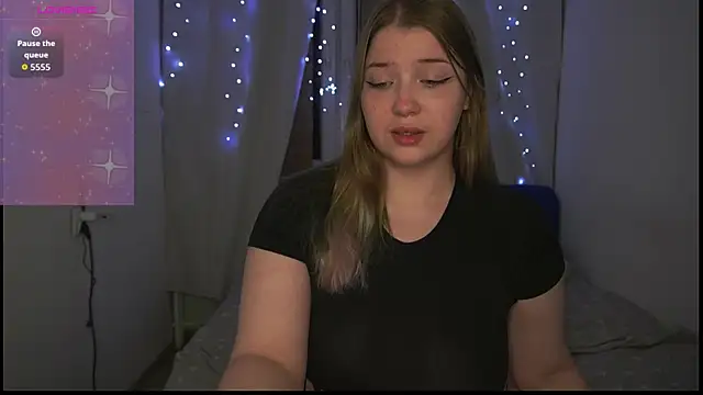 CuteSharloti online show from July 12, 2026, 9:04 pm