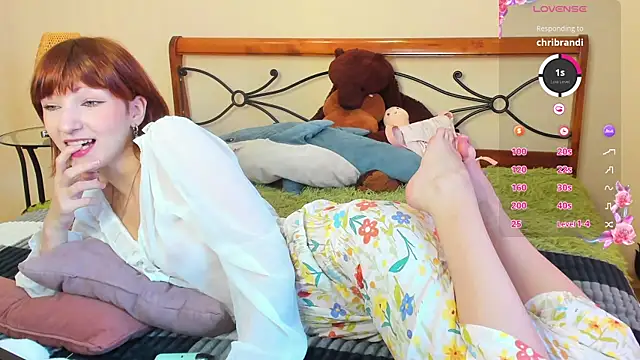 Snapshot of flatter-shy chatting on October 21, 2025, 6:46 am flatter-shy online show from October 21, 2025, 6:46 am