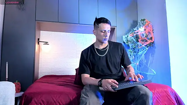 Dustin Sonne online show from October 28, 2025, 3:40 am