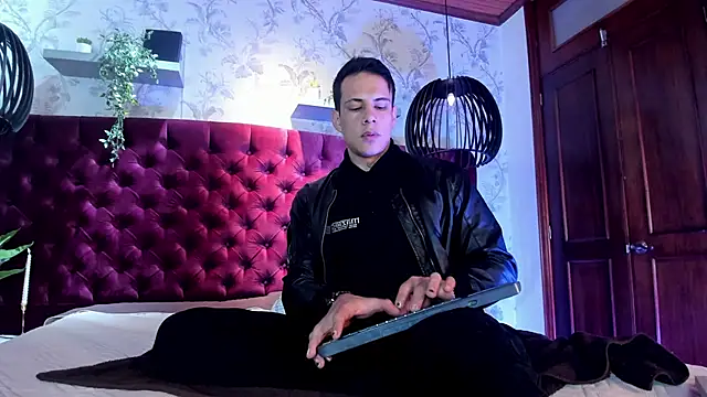 Dustin Sonne online show from November 21, 2025, 3:38 am