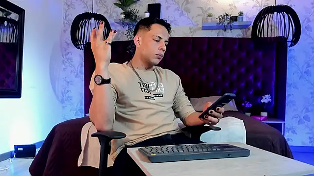 Dustin Sonne online show from July 25, 2026, 3:47 am