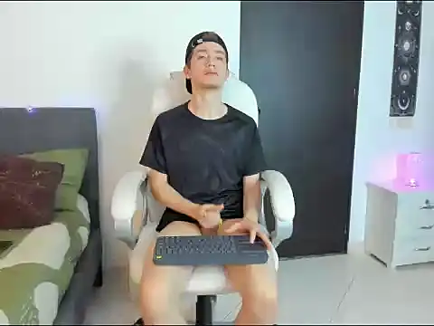 ThiagooJames online show from February 3, 2026, 6:22 am