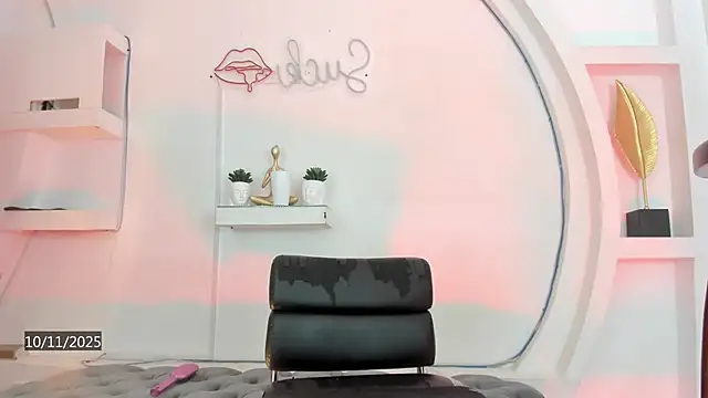 Vicky Hottman online show from November 11, 2025, 4:18 am