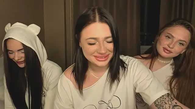 honey     bunny online show from September 29, 2025, 4:01 pm