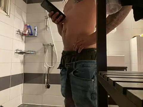 Snapshot of Tholel420 chatting on November 12, 2025, 1:43 am Tholel420 online show from November 12, 2025, 1:43 am