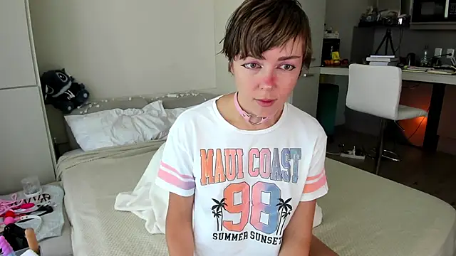 Snapshot of FantasticSonya chatting on December 17, 2025, 11:15 am FantasticSonya online show from December 17, 2025, 11:15 am