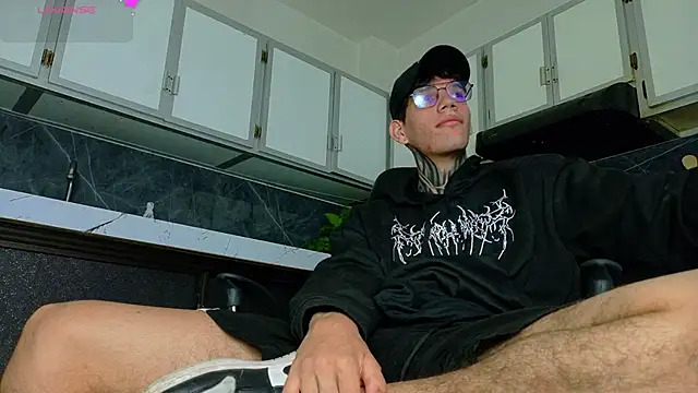 Snapshot of david_huge chatting on March 17, 2026, 7:55 am david huge online show from March 17, 2026, 7:55 am