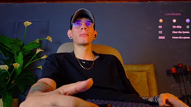 david huge online show from November 18, 2025, 1:32 am