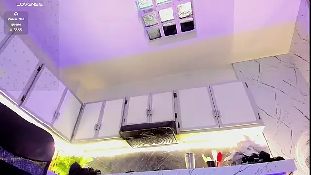 david huge online show from December 5, 2025, 1:32 pm