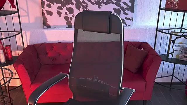 AvaDaviis online show from February 18, 2026, 9:39 am