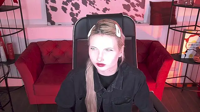 AvaDaviis online show from February 15, 2026, 1:32 pm