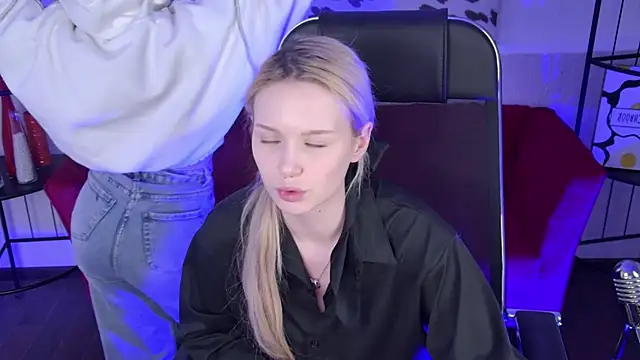 AvaDaviis online show from February 25, 2026, 1:33 pm