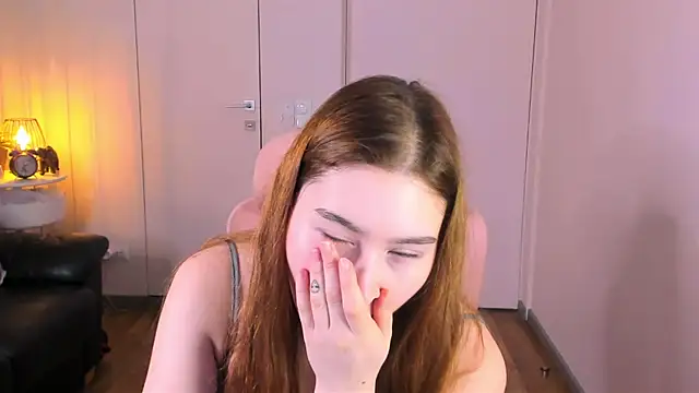 Lili Luuu online show from March 16, 2026, 3:04 pm