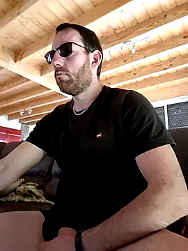 Snapshot of BrunJulienMetis chatting on February 13, 2026, 12:38 pm BrunJulienMetis online show from February 13, 2026, 12:38 pm