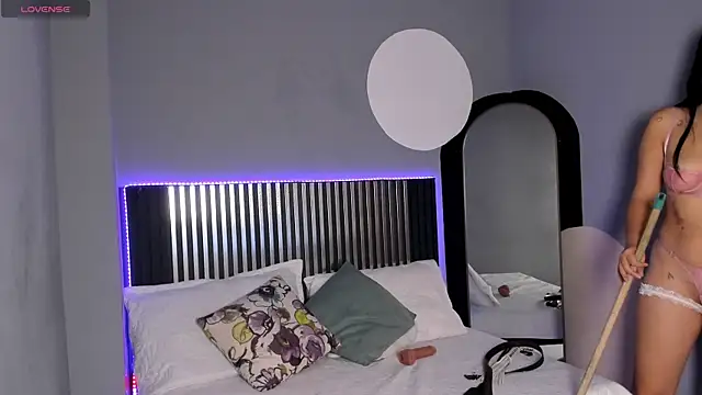 Emilybeltons online show from October 6, 2025, 8:09 pm