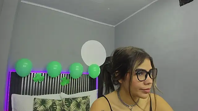 Emilybeltons online show from March 17, 2026, 7:50 pm