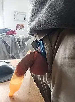 Snapshot of Thompsen1992 chatting on September 25, 2025, 10:21 am Thompsen1992 online show from September 25, 2025, 10:21 am