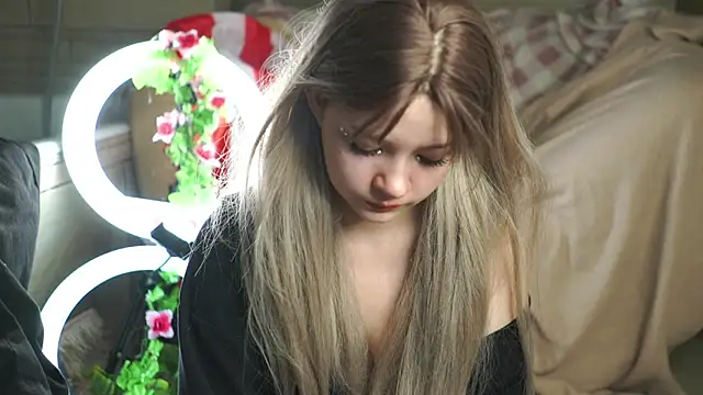 nikoli naw online show from September 12, 2025, 4:23 am