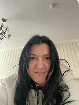 Liza Will online show from May 3, 2026, 9:47 am