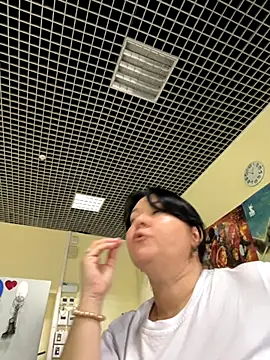 Liza Will online show from November 24, 2025, 9:53 am