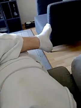 Holly-97 online show from April 5, 2026, 4:24 pm