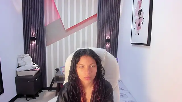 Snapshot of LittleeStar chatting on July 27, 2026, 7:43 pm LittleeStar online show from July 27, 2026, 7:43 pm