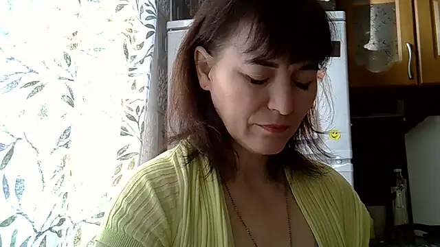 Krystal 82 online show from February 1, 2026, 8:01 am