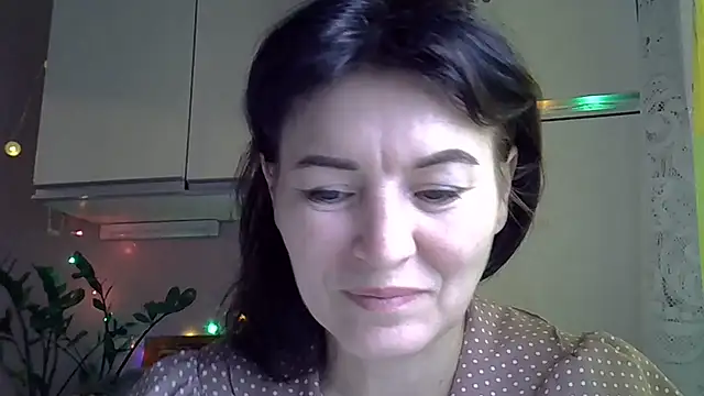 Krystal 82 online show from October 11, 2025, 7:42 am