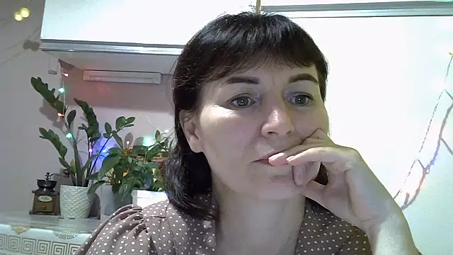 Krystal 82 online show from September 11, 2025, 5:13 pm