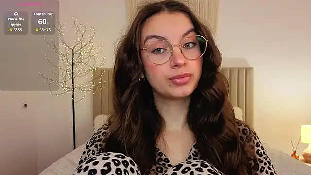 Real cutie1 online show from June 22, 2026, 12:46 pm