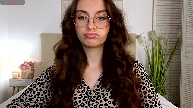 Real cutie1 online show from June 23, 2026, 1:42 pm
