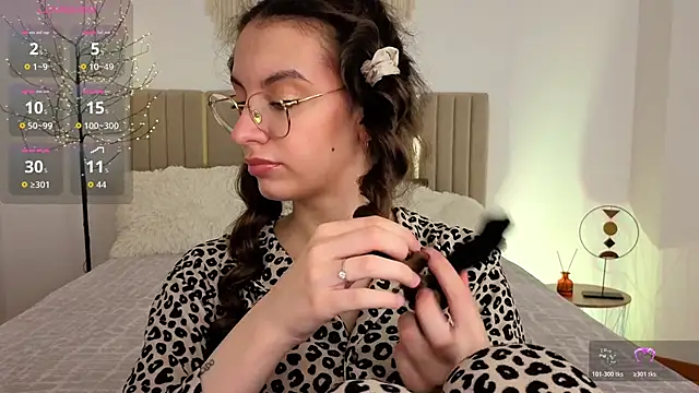 Real cutie1 online show from June 10, 2026, 1:01 pm