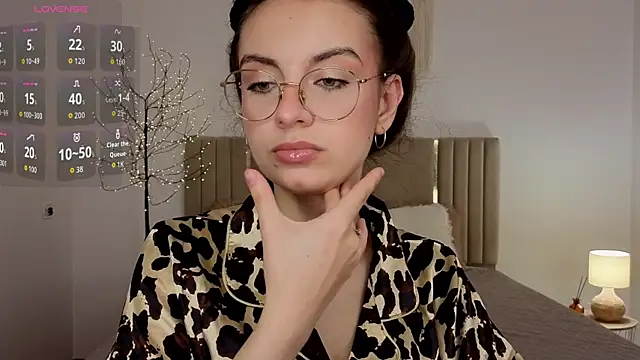 Real cutie1 online show from July 7, 2026, 12:42 pm
