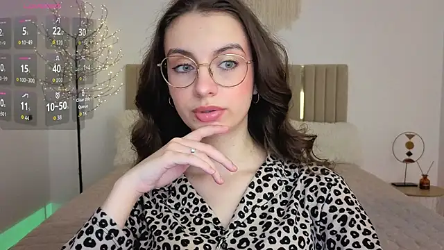 Real cutie1 online show from June 5, 2026, 12:44 pm