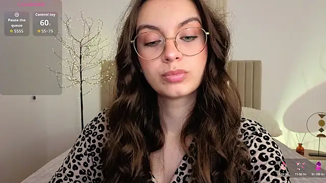 Real cutie1 online show from June 17, 2026, 12:48 pm