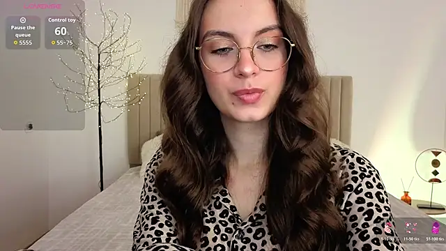 Real cutie1 online show from June 13, 2026, 12:47 pm