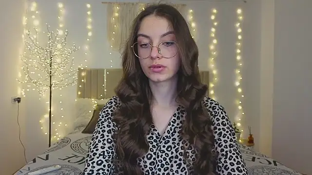 Real cutie1 online show from December 17, 2025, 1:27 pm