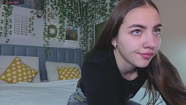 Ashley Pierce online show from September 18, 2025, 4:04 am