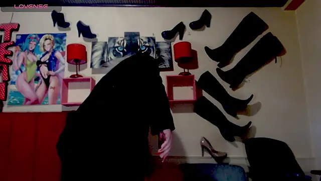 blondehot5v online show from October 31, 2025, 1:19 pm