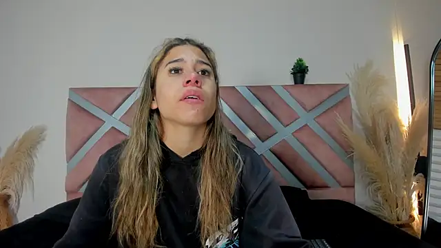 Snapshot of Rachell_criss chatting on June 13, 2026, 4:10 am Rachell criss online show from June 13, 2026, 4:10 am
