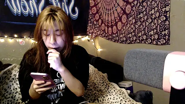 London Ray online show from July 19, 2026, 11:12 pm