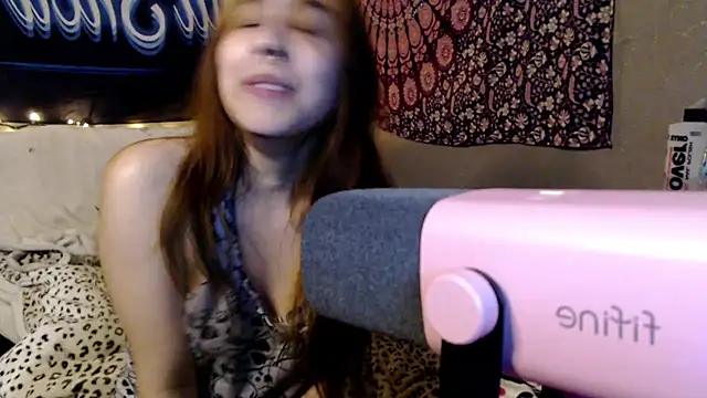 London Ray online show from July 23, 2026, 1:58 am