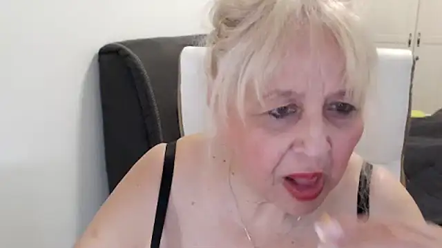 SusiLifeXXX online show from August 4, 2026, 7:51 pm
